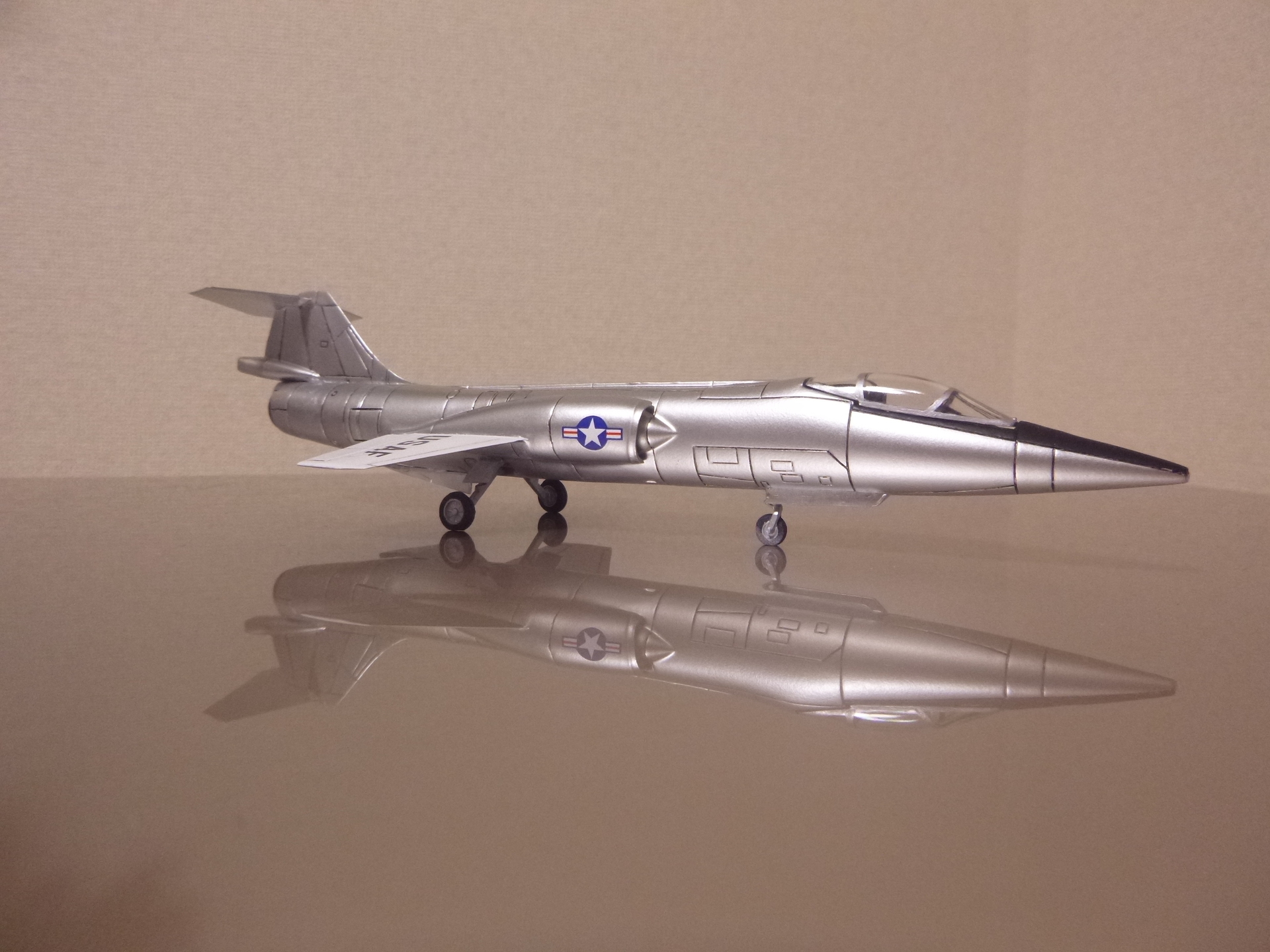 Light staff F104 